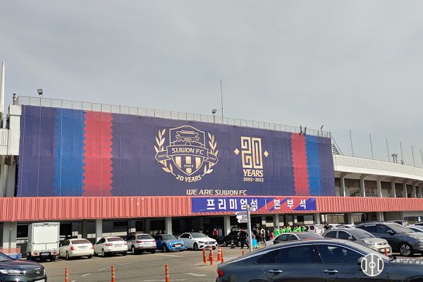 stade54AD13D0-6BC8-E083-C053-C852770DF7F6.jpg