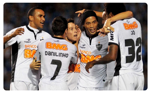 Ronaldinho et le Galo reprennent la tête Ronaldinho