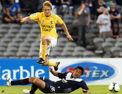 A l'image de Brad Porter survolant Carlos Hernandez, les Mariners ont écrasé Melbourne. Brad Porter