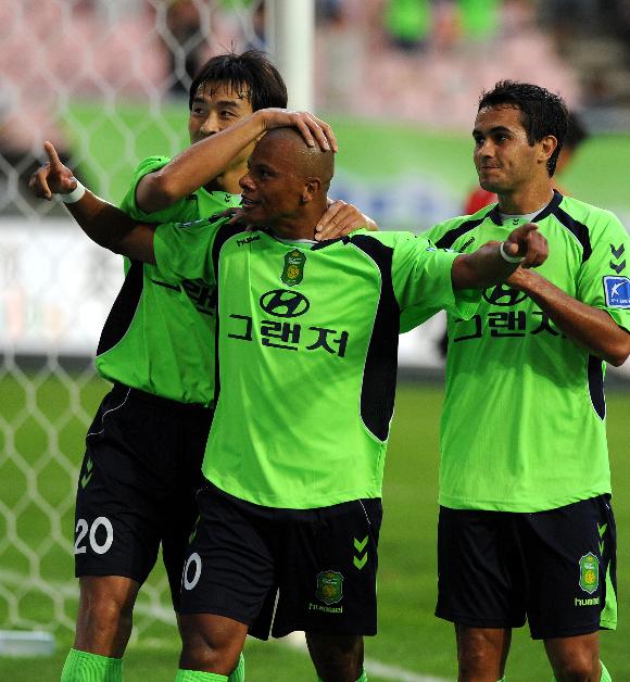 La meilleur attaque du championnat prend les commandes Jeonbuk