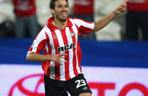 Un doublé pour Benitez et Estudiantes est en finale. Leandro Benitez