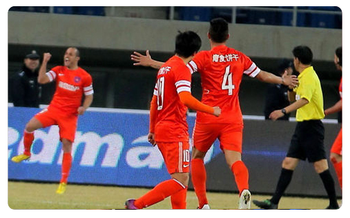 Qingdao Jonoon Qingdao surprend toute la CSL