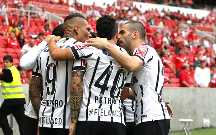Guerrero frappe d'entrée, les Corinthians se replacent