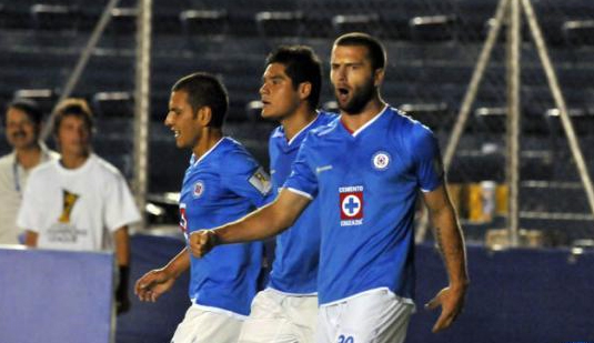 Villa et Cruz Azul virent en tête Emmanuel Villa