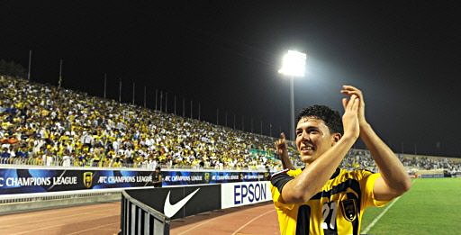 Amine Chermiti savoure avec les supporters. Al Ittihad