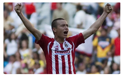 Chivas écrase le Súper Clásico et reprend la tête Chivas