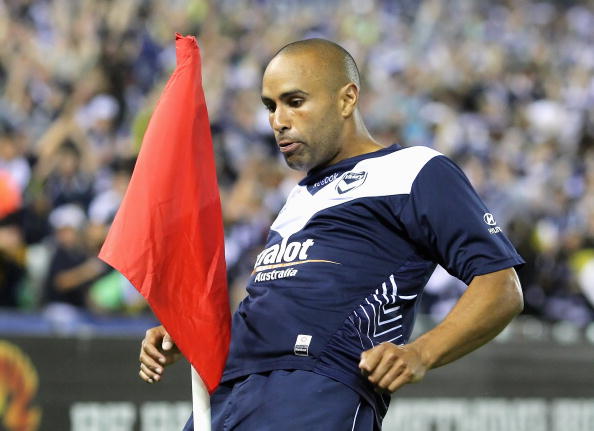 Le festival de Thompson offre à Melbourne une large avance. Archie Thompson
